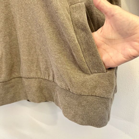 Banana Republic women's tan cotton sweater w/‎ button Kangaroo Pockets SZ Large - Picture 5 of 12
